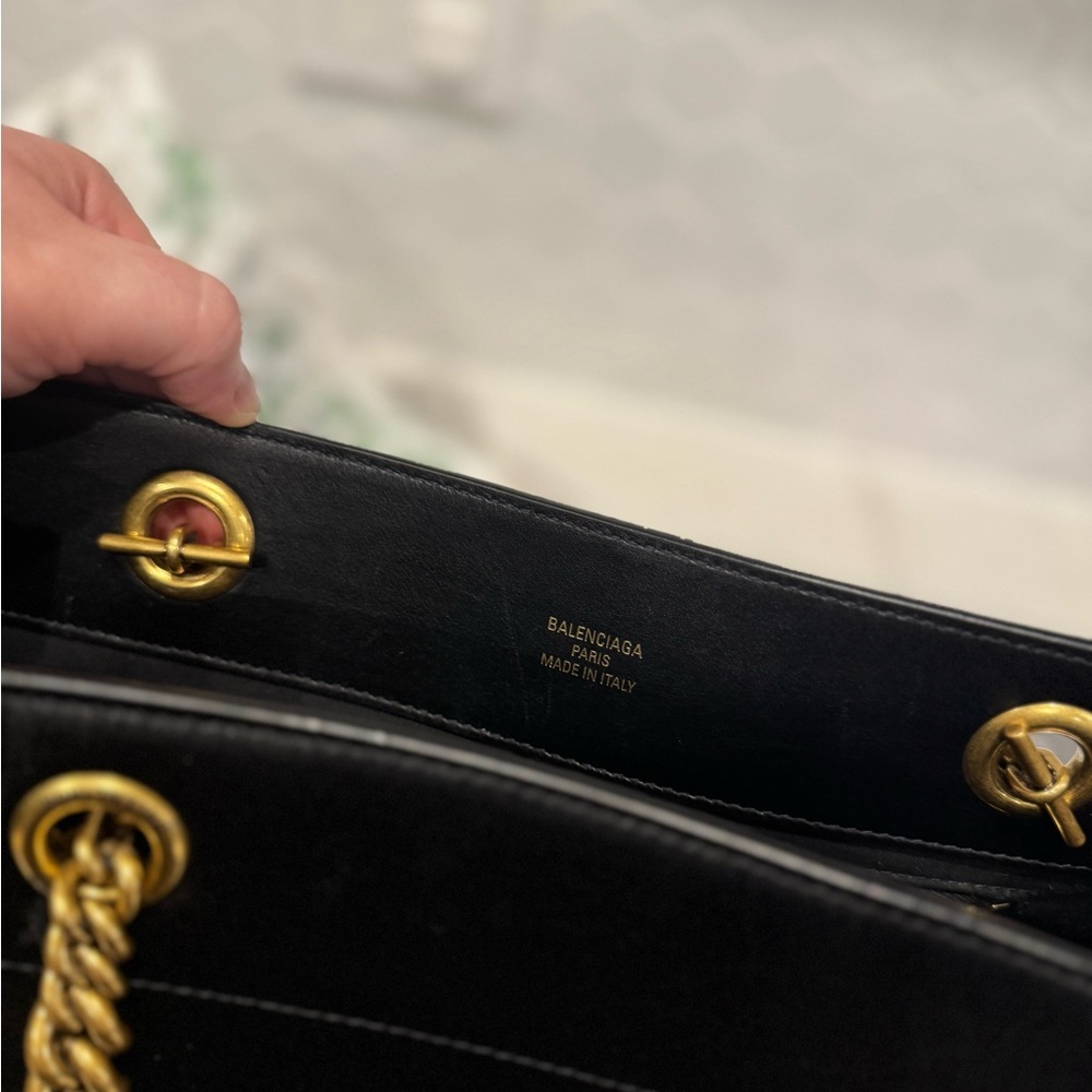 Balenciaga black & gold Duty free medium tote bag - Picture 6 of 11